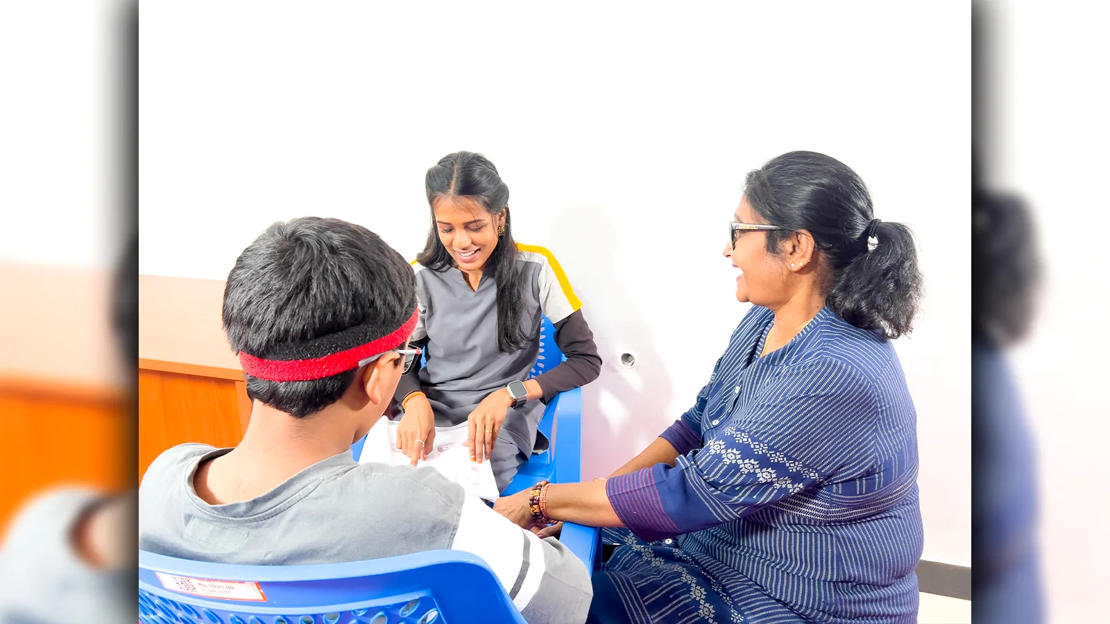 DARC therapist guiding a parent and child during a consultation
